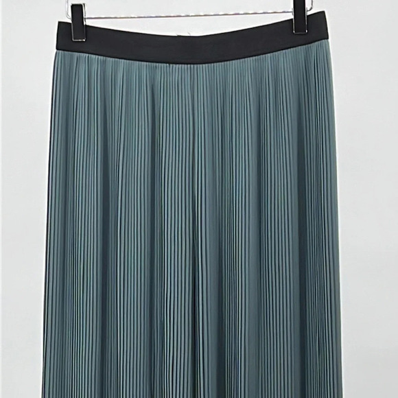 Oak + Fort Micro Pleat Wide Leg Cropped Lounge Pants - Size Large - Picture 2 of 6